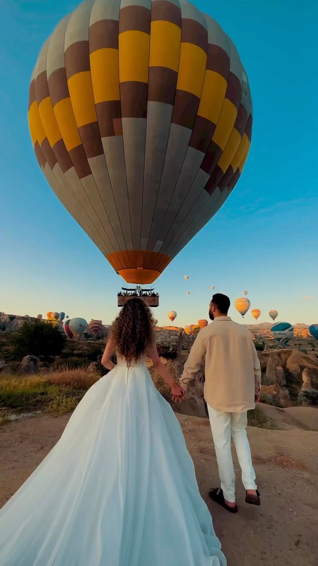 The place of lovers ‘Cappadocia’ ❤️✨

#cappadocia #kapadokya #hotairballoon #love #lovers #beautifuldestinations #luxurydestination #reels