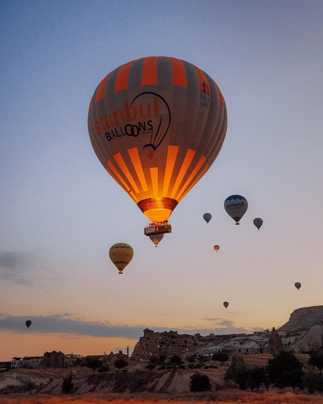 İSTANBUL BALLOONS . ✨🎈

#cappadocia #cappadociaturkey #hotairballoon #hotairballoons #hotair #turkey #trveling #travel